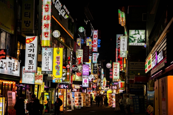 서울 종로 거리 가게 모습. 사진= 픽사베이